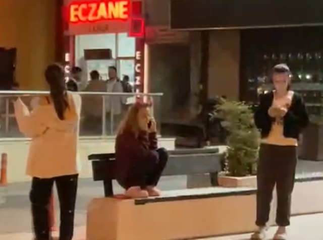 Great panic after the earthquake! The public took to the streets