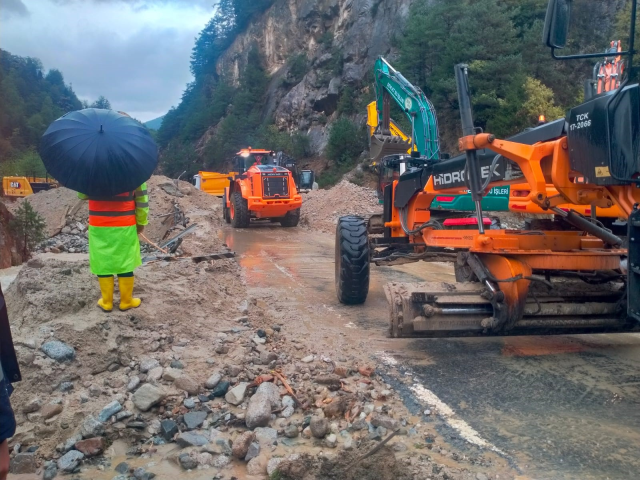 Critical warning for Rize hit by flood: Do not approach riverbeds