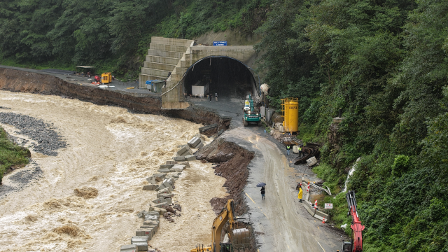 Critical warning for Rize hit by flood: Do not approach riverbeds