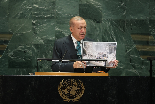 A congratulatory phone call from MHP Chairman Bahçeli to President Erdoğan