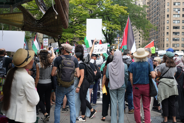 While leaders delivered their speeches at the UN, a Palestine protest took place around the UN