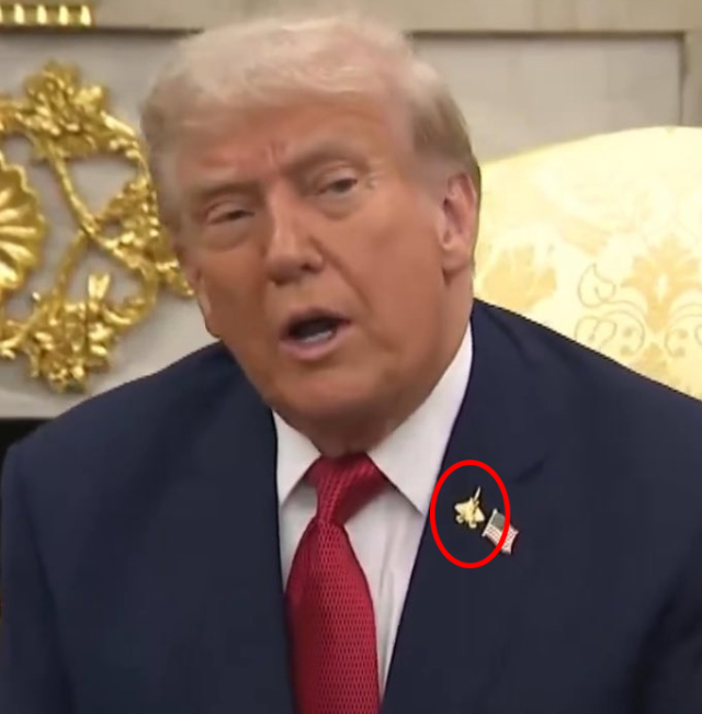 Historic moments in the Oval Office! The badge on Trump's lapel drew attention