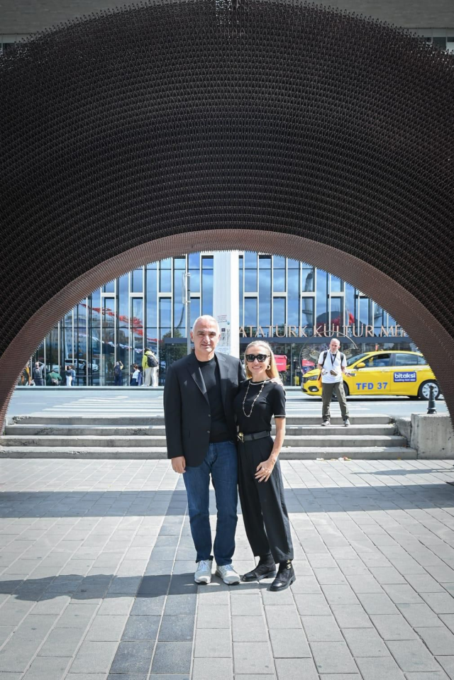 Minister Ersoy went on an art tour in Beyoğlu with his wife