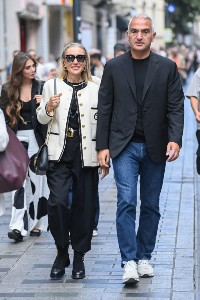 Minister Ersoy went on an art tour in Beyoğlu with his wife