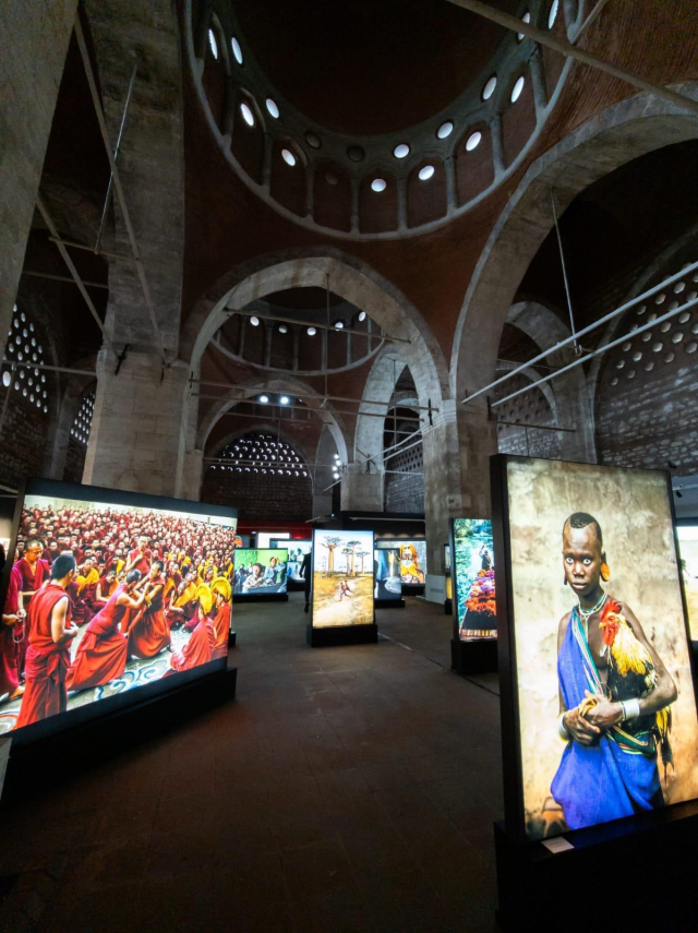 Minister Ersoy went on an art tour in Beyoğlu with his wife