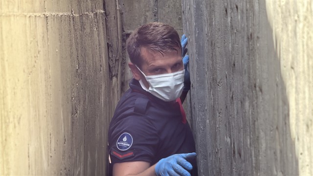 Stuck for days between a 15-meter wall in Istanbul, those who heard the sounds reported it