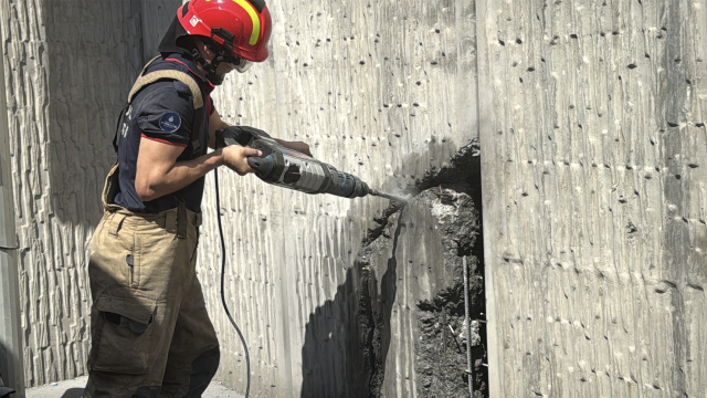 Stuck for days between a 15-meter wall in Istanbul, those who heard the sounds reported it