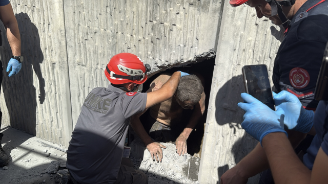Stuck for days between a 15-meter wall in Istanbul, those who heard the sounds reported it
