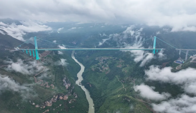 The world's highest bridge has opened: Travel time has decreased from 2 hours to 2 minutes