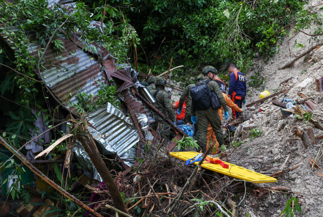 The death toll from the 6.9 magnitude earthquake that struck the Philippines has risen to 61