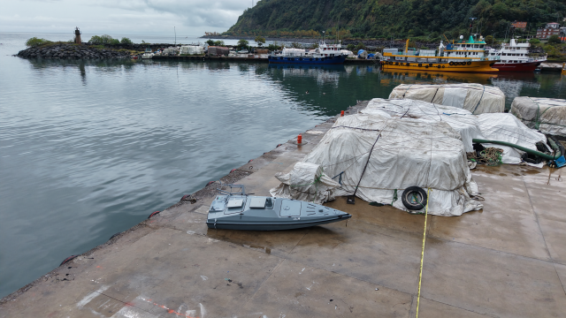 The city took a deep breath! The unmanned marine vehicle loaded with 300 kilograms of explosives was destroyed