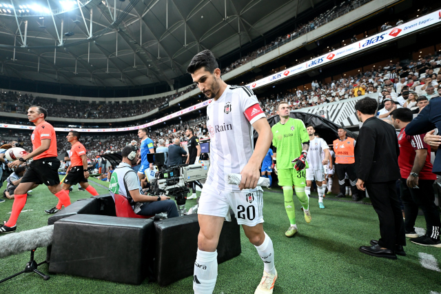 20 football players from Galatasaray and Beşiktaş will experience a first in the derby