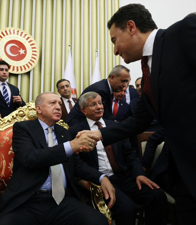 What does Erdoğan's inclusion of Davutoğlu and Babacan mean?