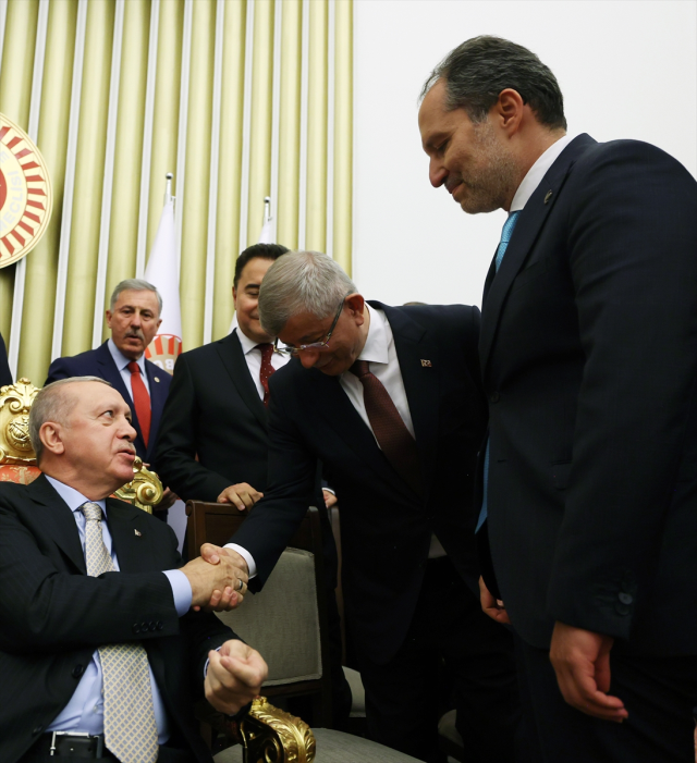 What does Erdoğan's inclusion of Davutoğlu and Babacan mean?