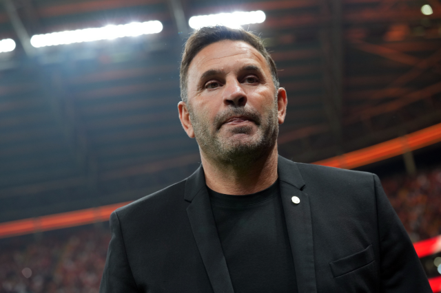 Referee reaction from Okan Buruk