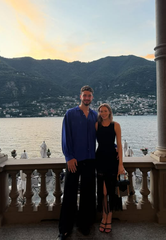Alperen Şengün on holiday with his model girlfriend! Their lip-to-lip poses went viral