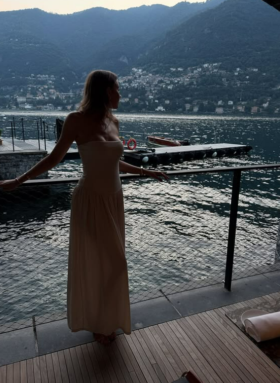 Alperen Şengün on holiday with his model girlfriend! Their lip-to-lip poses went viral
