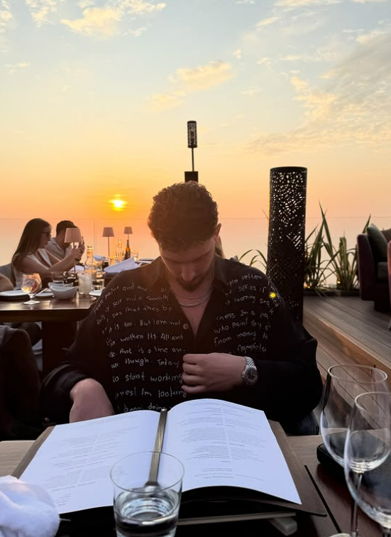 Alperen Şengün on holiday with his model girlfriend! Their lip-to-lip poses went viral