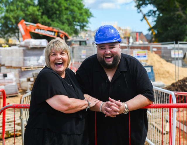He became a millionaire overnight! The construction worker who partied for three months while hiding from everyone narrowly escaped death