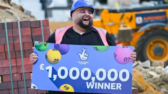 He became a millionaire overnight! The construction worker who partied for three months while hiding from everyone narrowly escaped death