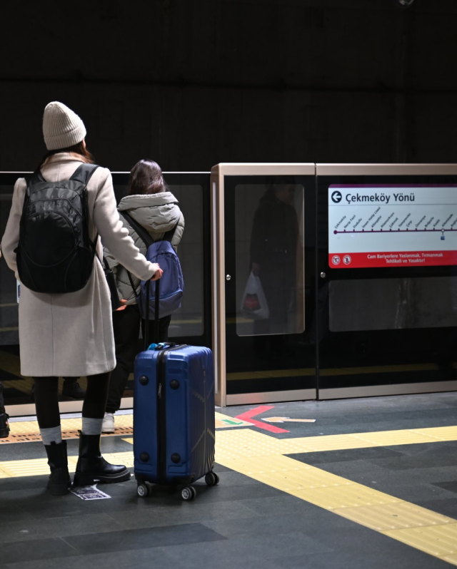 An additional fee will be charged for passengers boarding the metro with luggage