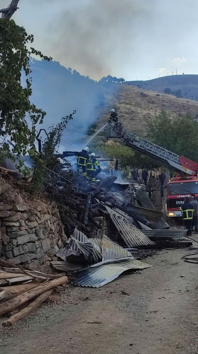 The house that caught fire collapsed, two disabled brothers lost their lives