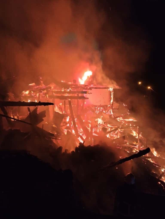 The house that caught fire collapsed, two disabled brothers lost their lives