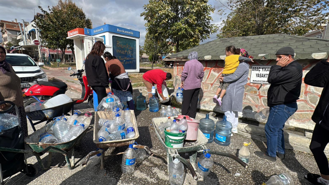 The water shortage in the city has caused citizens to rebel: It was almost said 'there's no water for you on a rainy day'