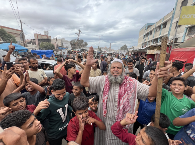 Palestinians who received the ceasefire news performed a prostration of gratitude