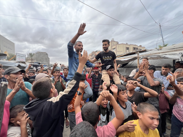 Palestinians who received the ceasefire news performed a prostration of gratitude