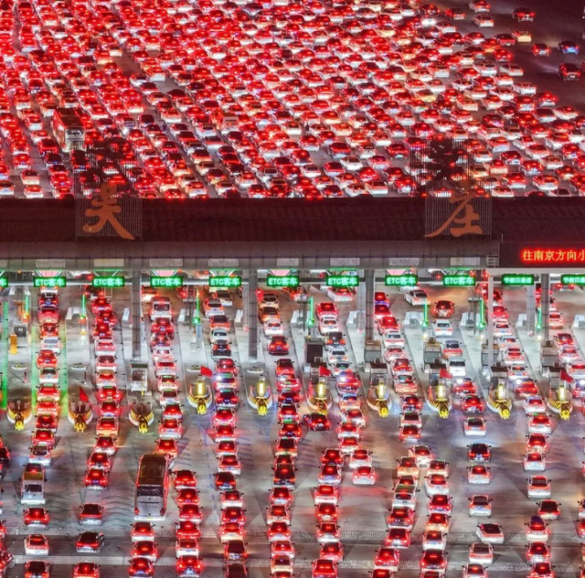 Holiday traffic in China surprises onlookers