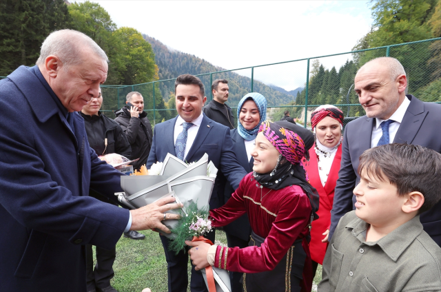 President Erdoğan reunited with his neighbors in his hometown