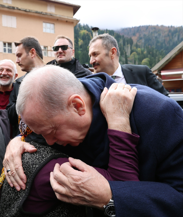 President Erdoğan reunited with his neighbors in his hometown