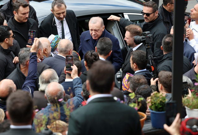 President Erdoğan reunited with his neighbors in his hometown