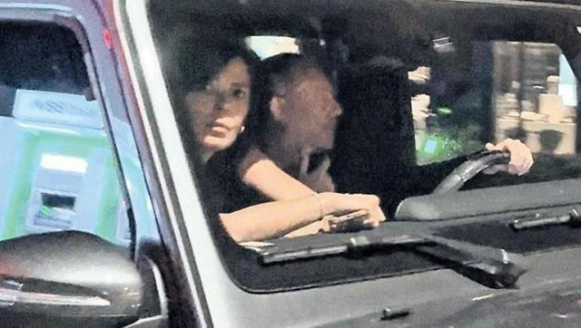 They sat in each other's laps! Sergen Yalçın with a car full of women at night