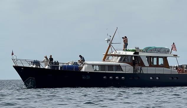 Katy Perry and Justin Trudeau were seen kissing on a luxury yacht