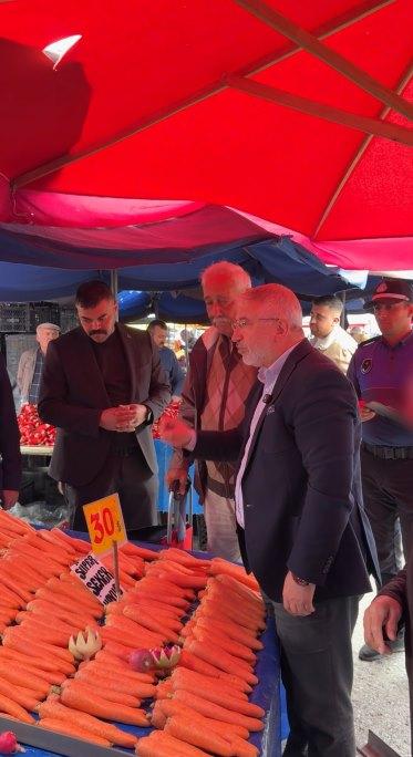 The mayor who went to inspect the market lost his temper upon hearing the insults from the tradesman