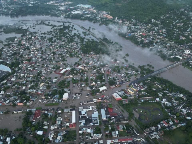 The country is underwater! 42 people died, 27 are missing