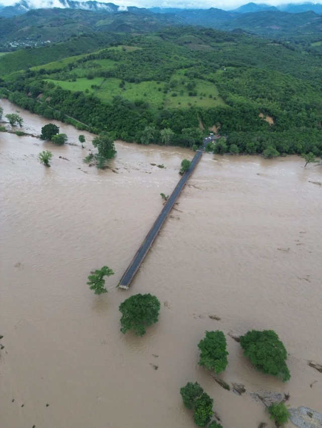 The country is underwater! 42 people died, 27 are missing