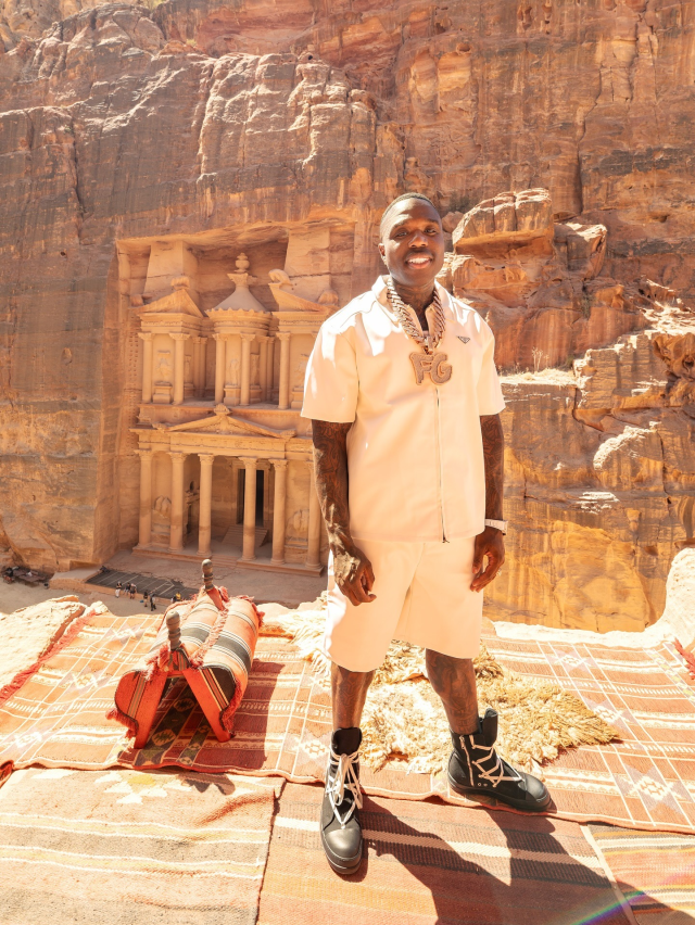 2-kilogram gold chain crisis! Famous rapper was detained at Egyptian customs