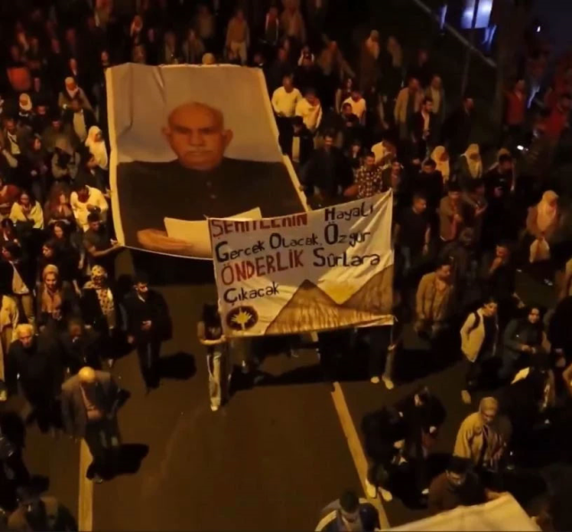 Intervention with tear gas during the 'Freedom for Öcalan' march in Diyarbakır