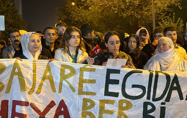 Intervention with tear gas during the 'Freedom for Öcalan' march in Diyarbakır
