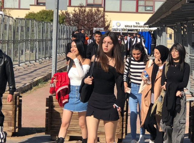 Protocol crisis at the ceremony in Diyarbakır! Co-chairs with DEM left the hall