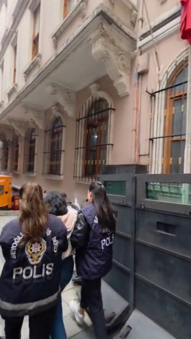 The 21-year-old woman, whom her 64-year-old boyfriend did not let inside, set the building on fire