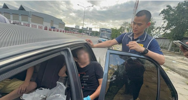 The fake doctor performing penis enlargement surgery in the back of his vehicle was taken into custody