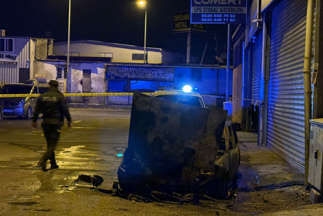 Five vehicles parked in the industrial site in Mersin were set on fire