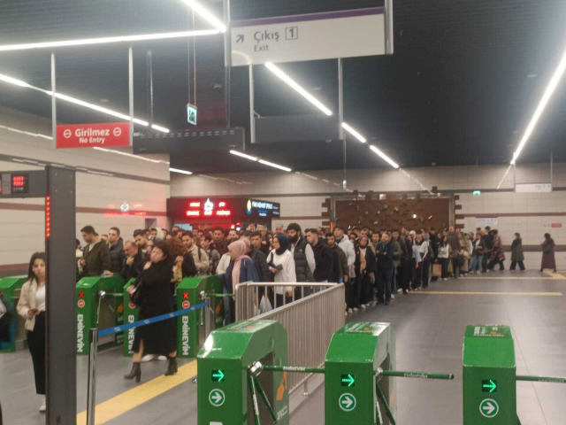 Queue causing outrage among citizens in Istanbul