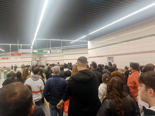 Queue causing outrage among citizens in Istanbul