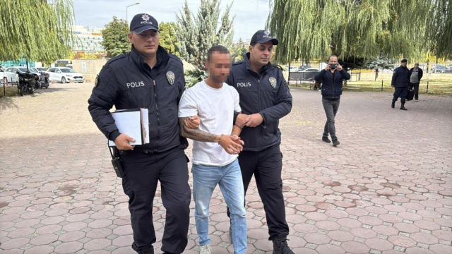 The driver who called the martyr's father a beggar is in custody! He even acted shamelessly