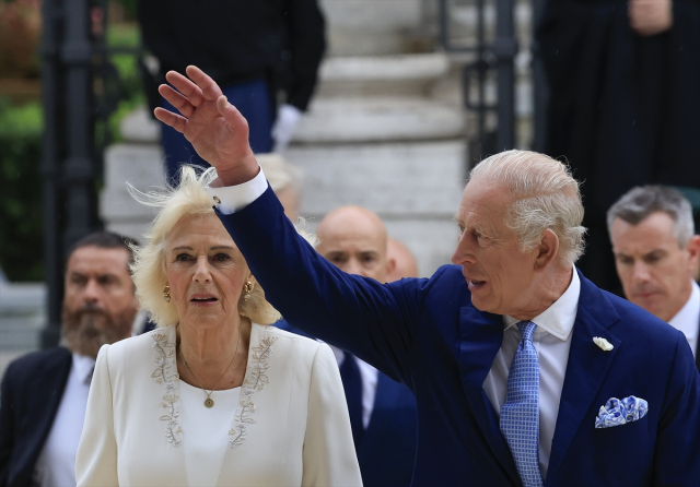 A first in the Vatican after 5 centuries! The English King prayed with the Pope